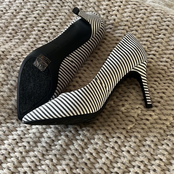 Never worn Kelly and Katie white and black striped heel size 8 - Picture 2 of 2